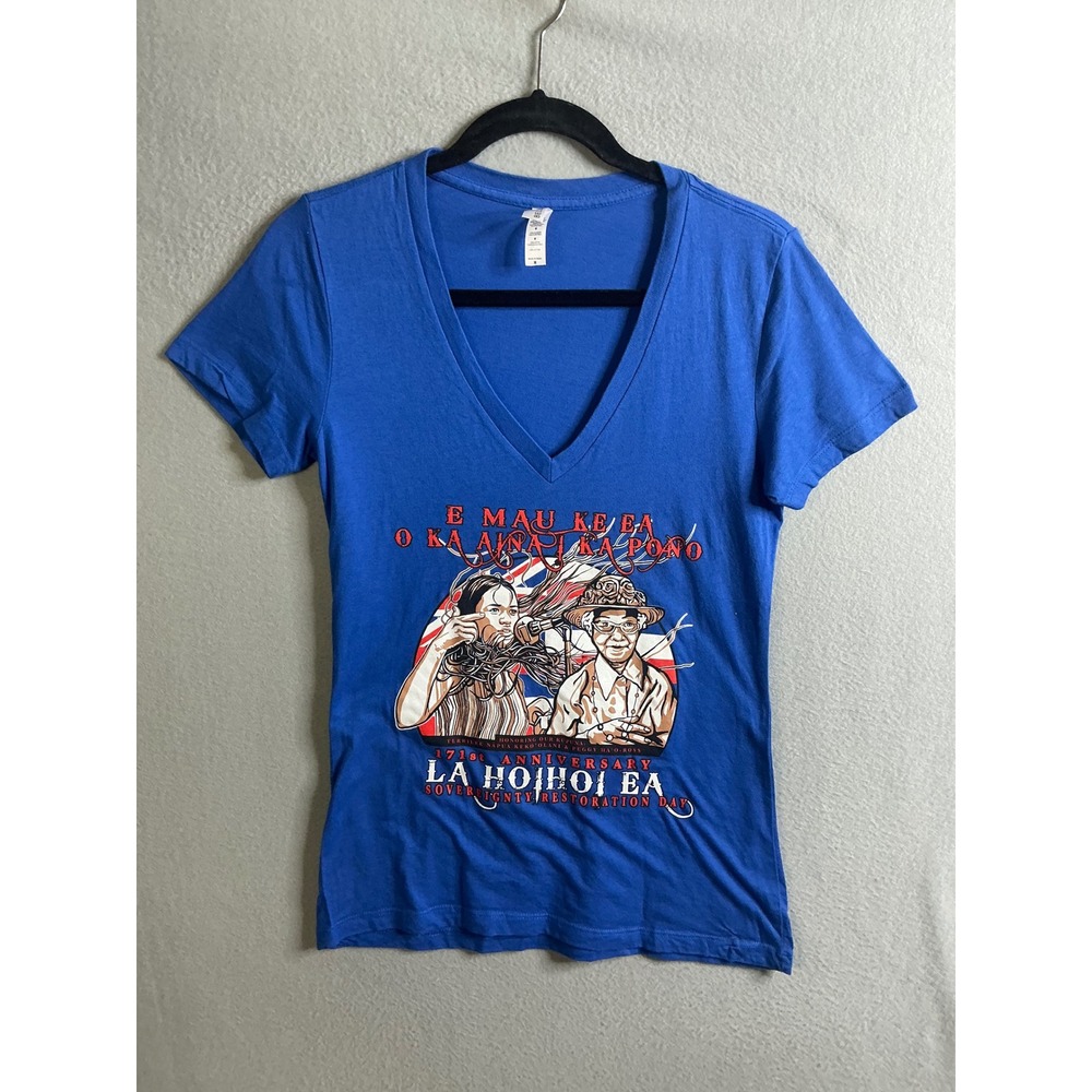 Bella Tee Shirt Women's Medium V-Neck Hawaiian Sovereignty‎ Restoration Day